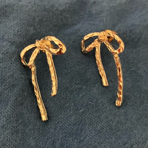 Gold Tone Bow Earrings - Picture 1 of 2